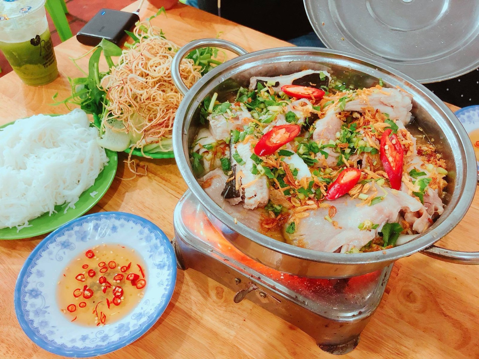 Về Vũng Tàu nhất định phải ăn lẩu cá đuối Vũng Tàu